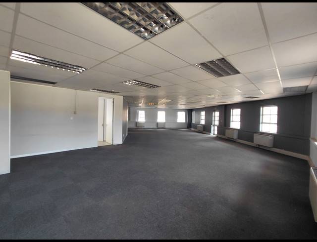 288M² OFFICE TO LET IN FOURWAYS